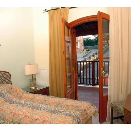 Ξενοδοχείο με διαμερίσματα Corfu Club Family House 4*